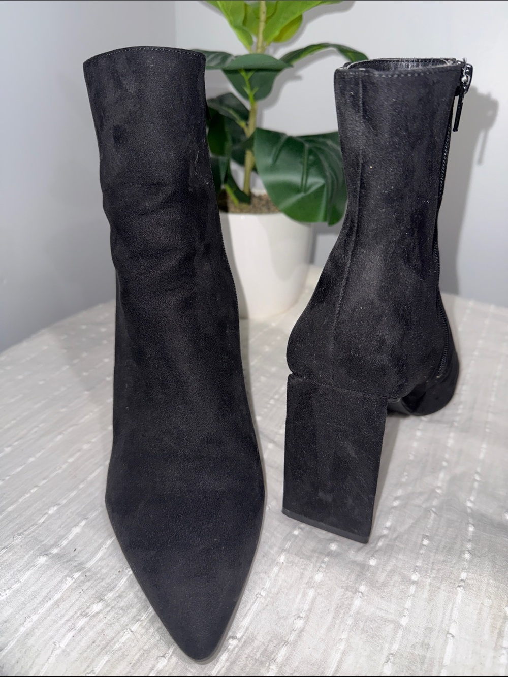 PRELOVED🖤Bar III Black Suede Pointed Block Heel Ankle Boots